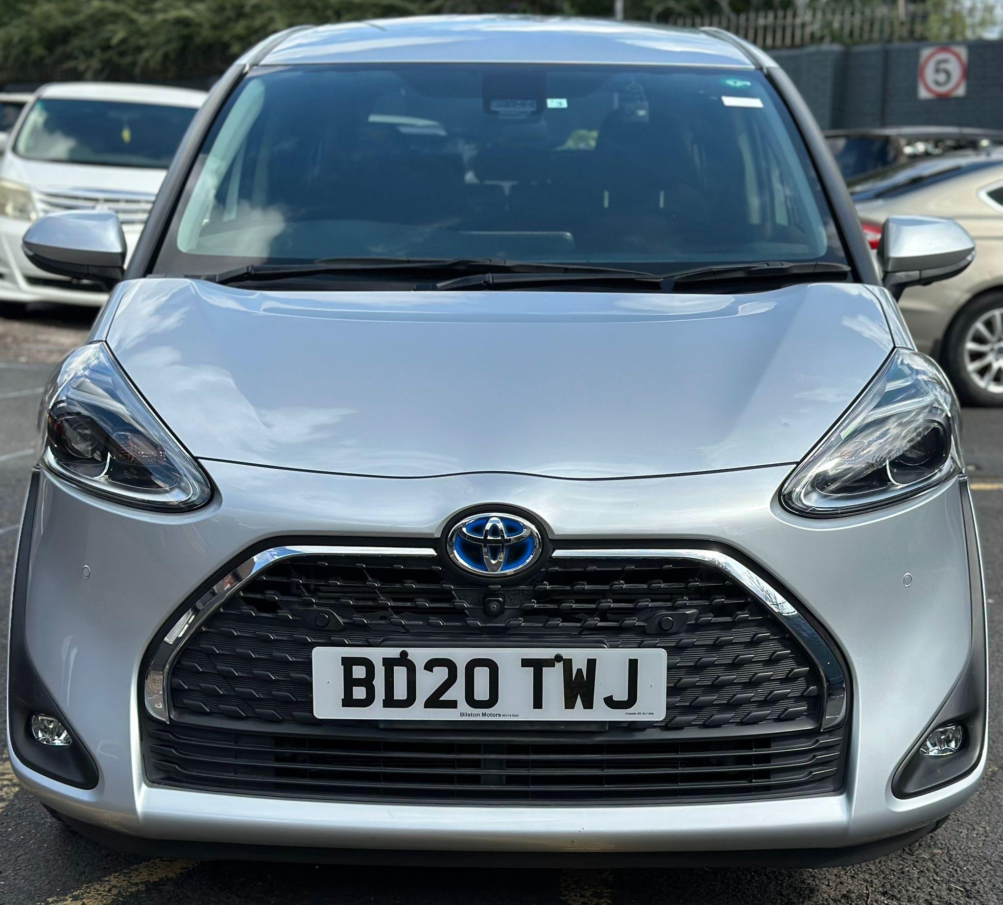 Toyota Sienta - Hybrid 1.6 VVhT CVT 5dr Image